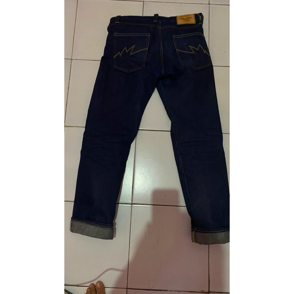Mischief Iron Label Slim Tube Size 29 17 oz