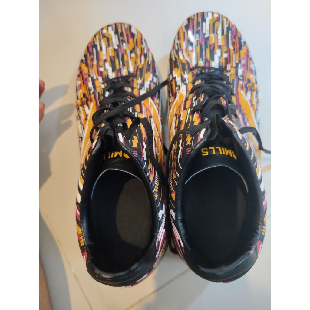 Preloved sepatu mini soccer dellas FG