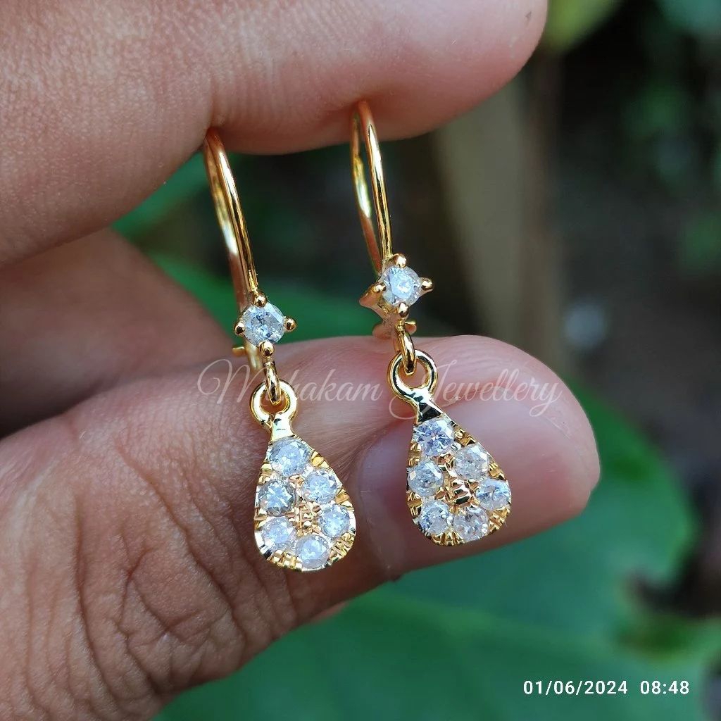 Anting Wanita Titanium Model Giwang - Desain Bunga, Anti Karat, Ringan