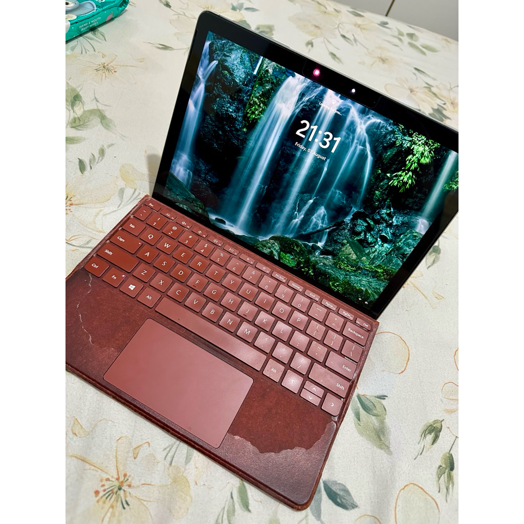 Microsoft Surface Go 2 8gb RAM 128gb ROM plus Keyboard (Laptop Ringan Di bawah 1kg)