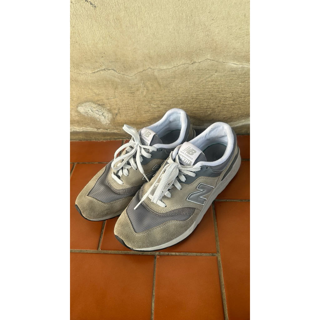 Sepatu NB 997H