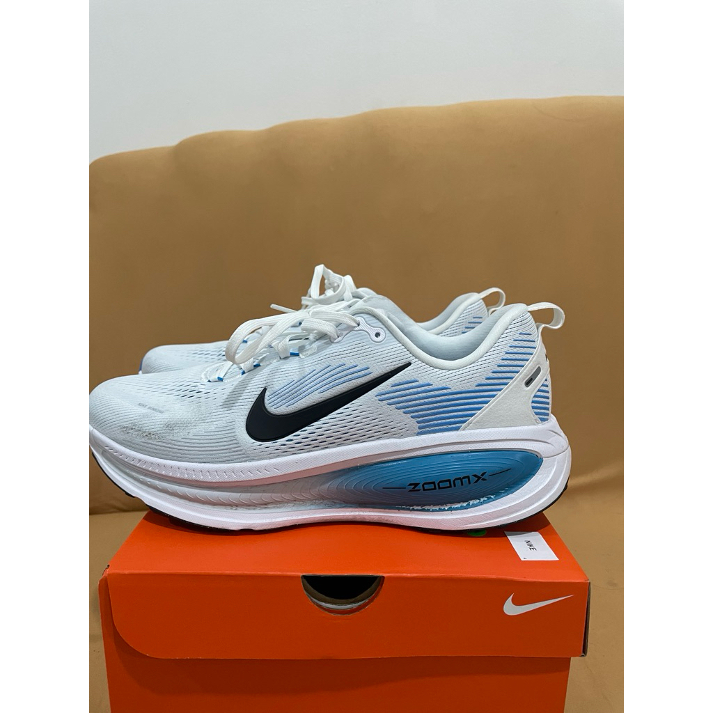 NIKE RUNNING VOMERO 18