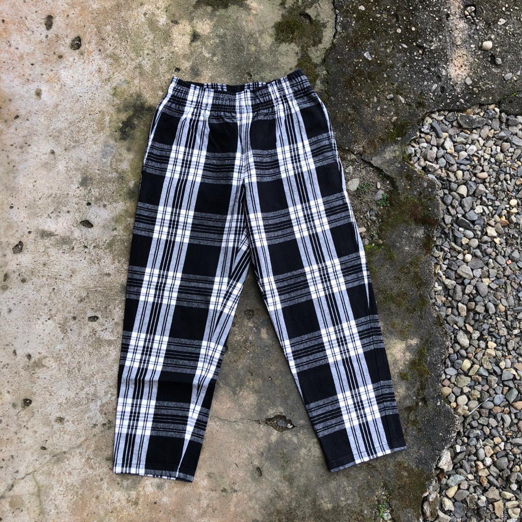 GU Uniqlo relax ankle plaid pants