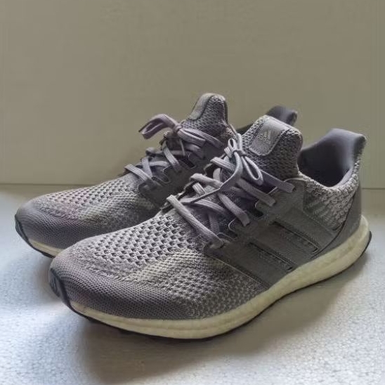 #S010 sepatu sneakers ultraboost size 46 used bekas ori