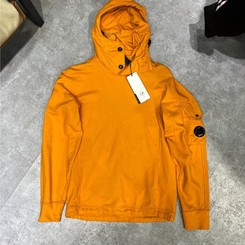 CP COMPANY ARM LENS HOODIE ORANGE