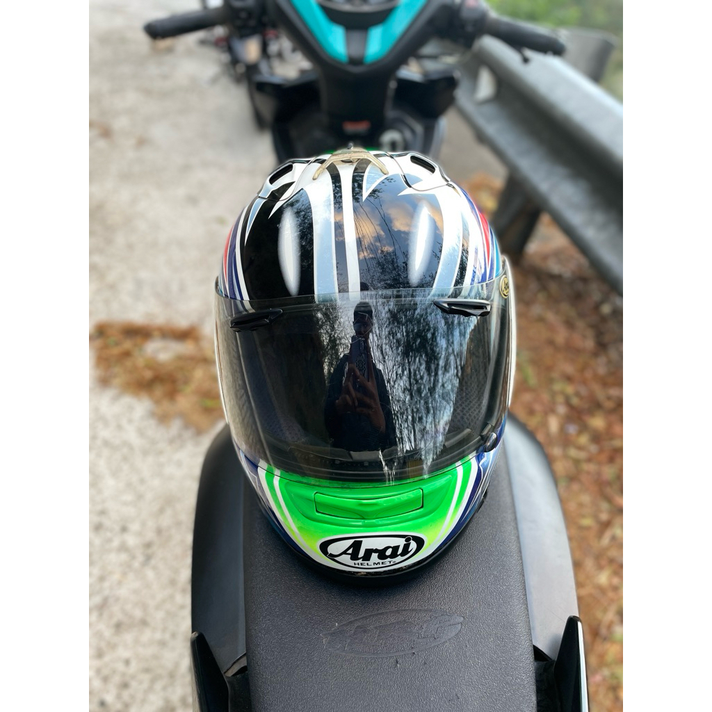 Helm Arai Rx7 RR4 Nakano Rabbit Green (bahan)