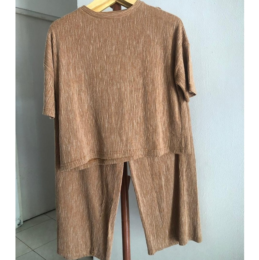 One Set Caramel Mango Preloved Size XS