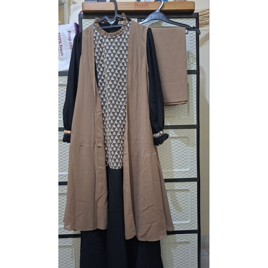 preloved lady dhara black by Aden hijab size M like new