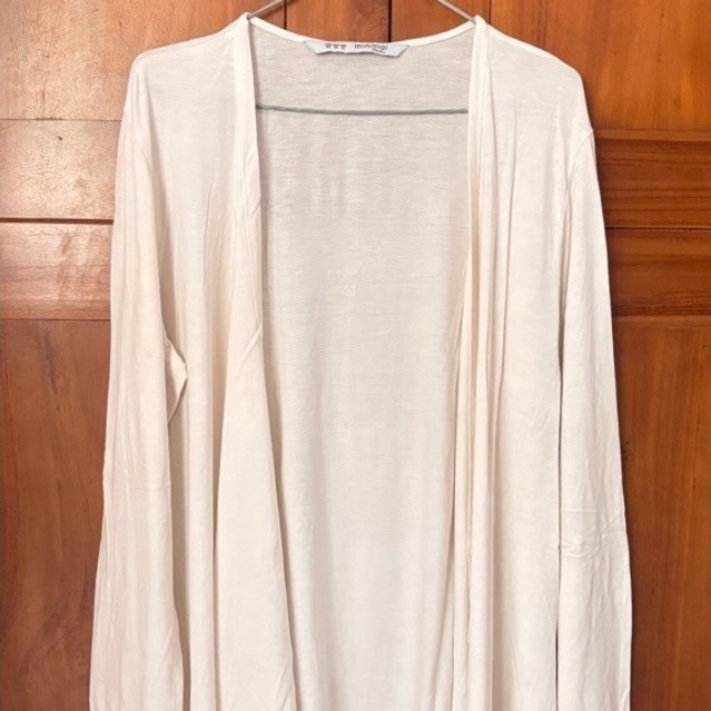 Preloved Outer Cardigan Putih Minimal Basic Kondisi Bagus