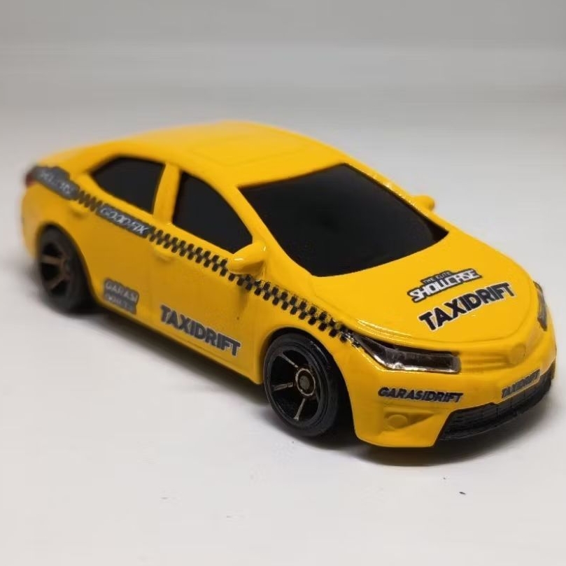 Majorette Toyota Corolla Altis loose custom repaint