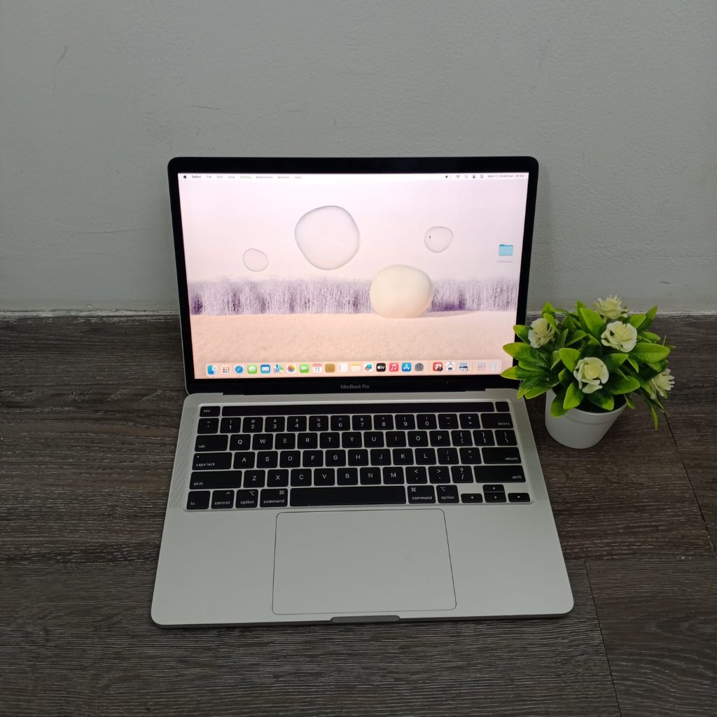 MacBook Pro 13 inch 2020 RAM 32GB SSD 512GB Intel Core i7 Second mulus