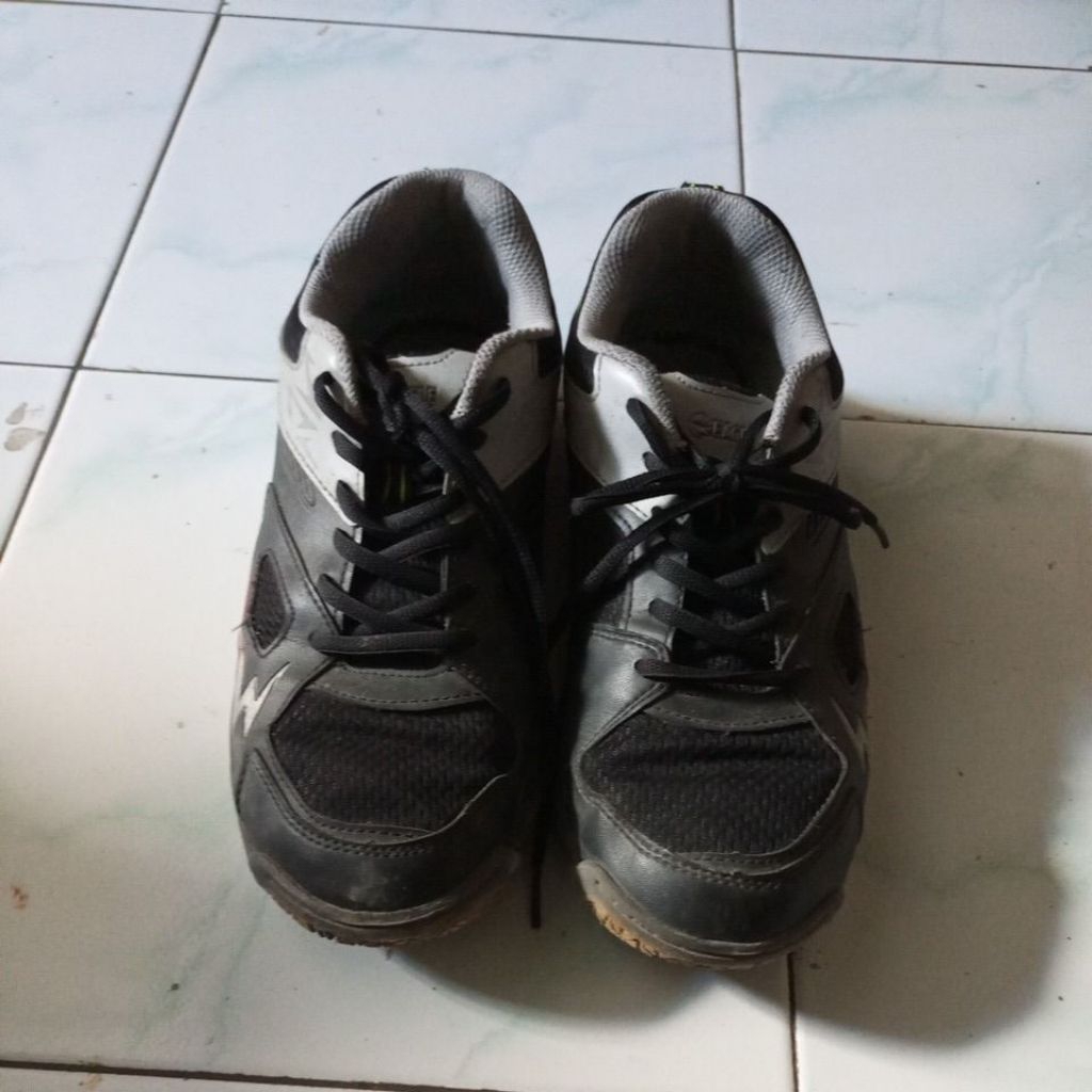 sepatu batminton EAGLE