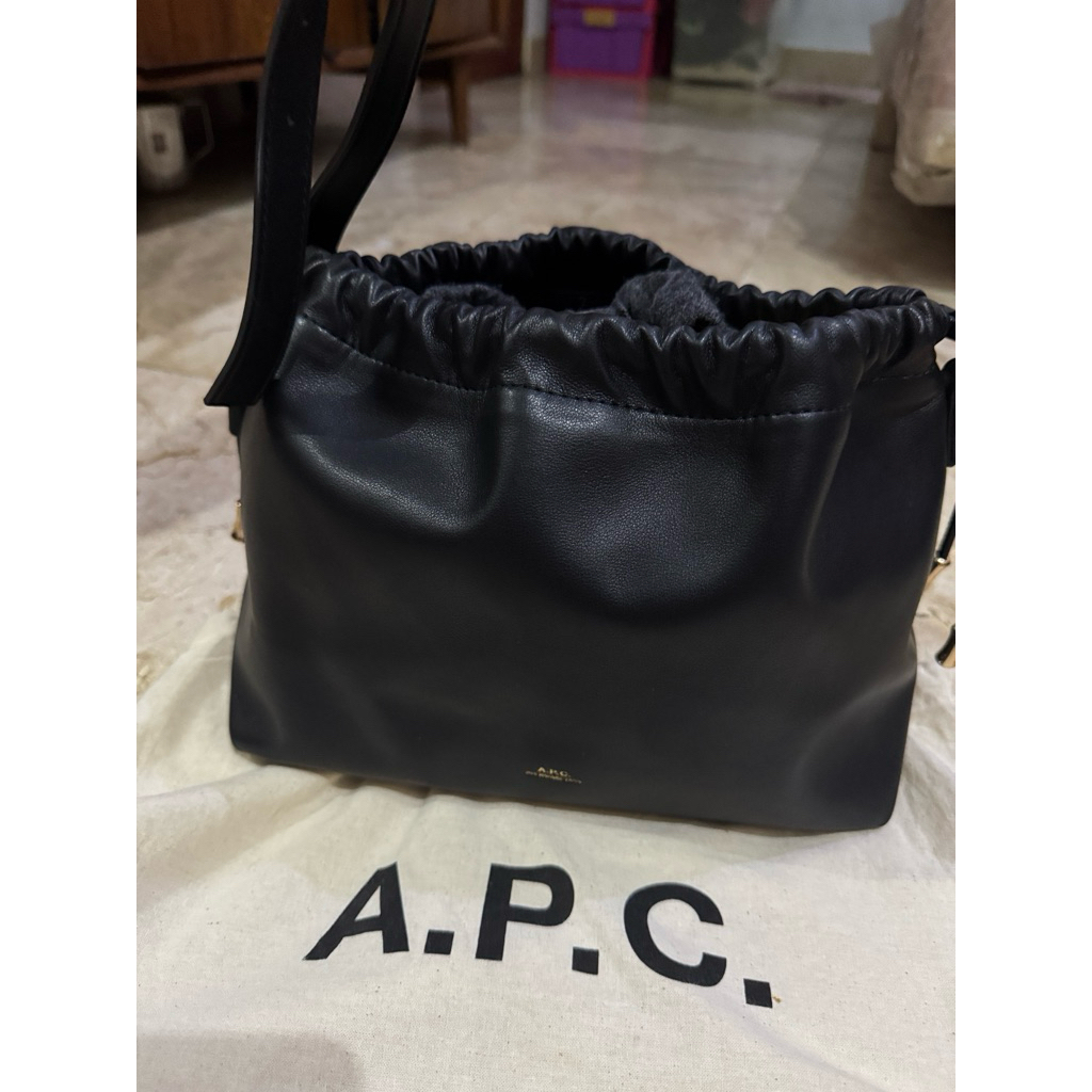preloved APC NINON drawstring sling bag noir