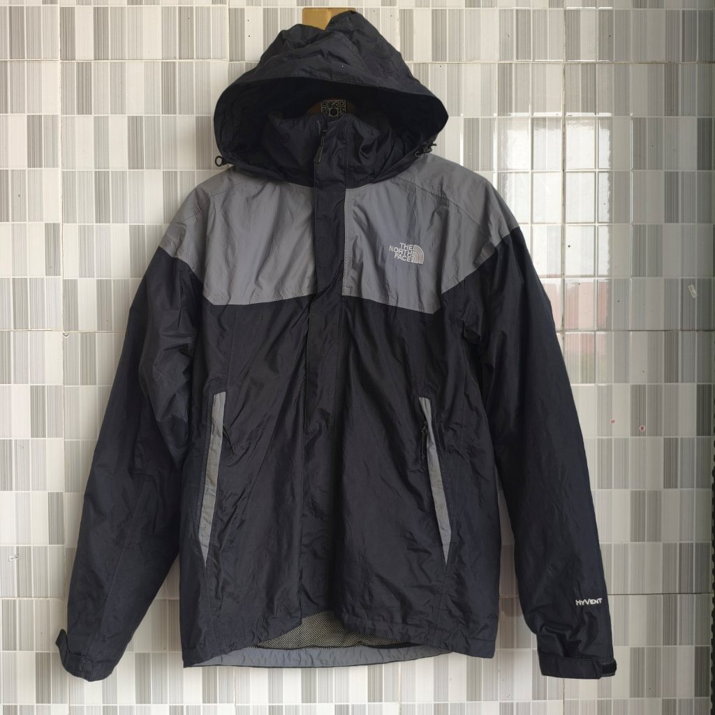 A932. JAKET TNF OUTDOOR DOUBLE INNER WARNA HITAM     Ukuran: L Model: Fit Pereloved