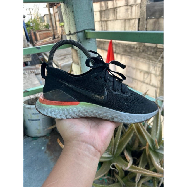 Nike Epic React Flyknit 2 Black Grey Running Sport Sneakers Original Size 36