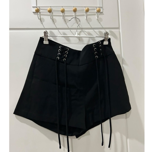 PRELOVED - POMELO - celana pendek wanita - black