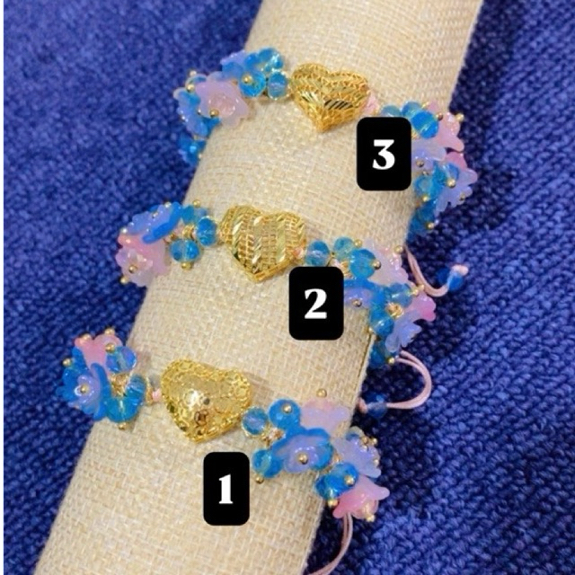 Gelang Kristal Bunga dengan Charm Warna Emas