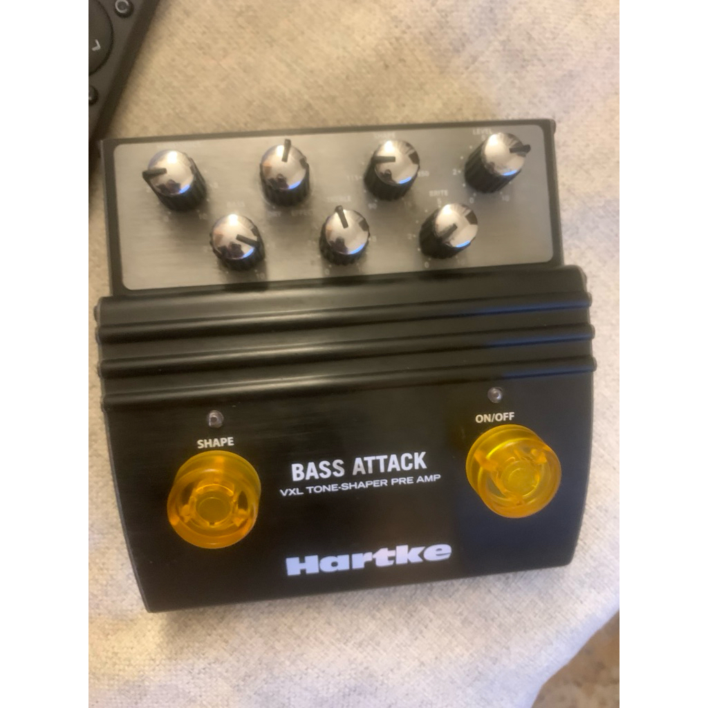 Hartke Bass Attack VXL Tone-Shaper Pre Amp Pedal Bass Efek Suara untuk Amplifier Bass