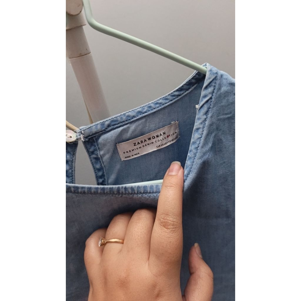 Blus denim wanita Zara Woman Premium Denim Collection warna biru