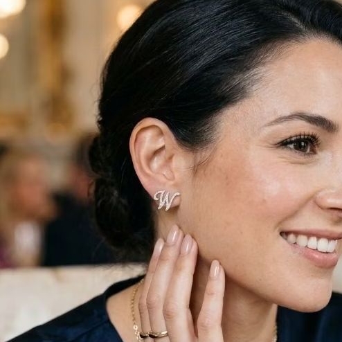 Anting huruf gold giwang huruf lapis emas anting tusuk anting wanita