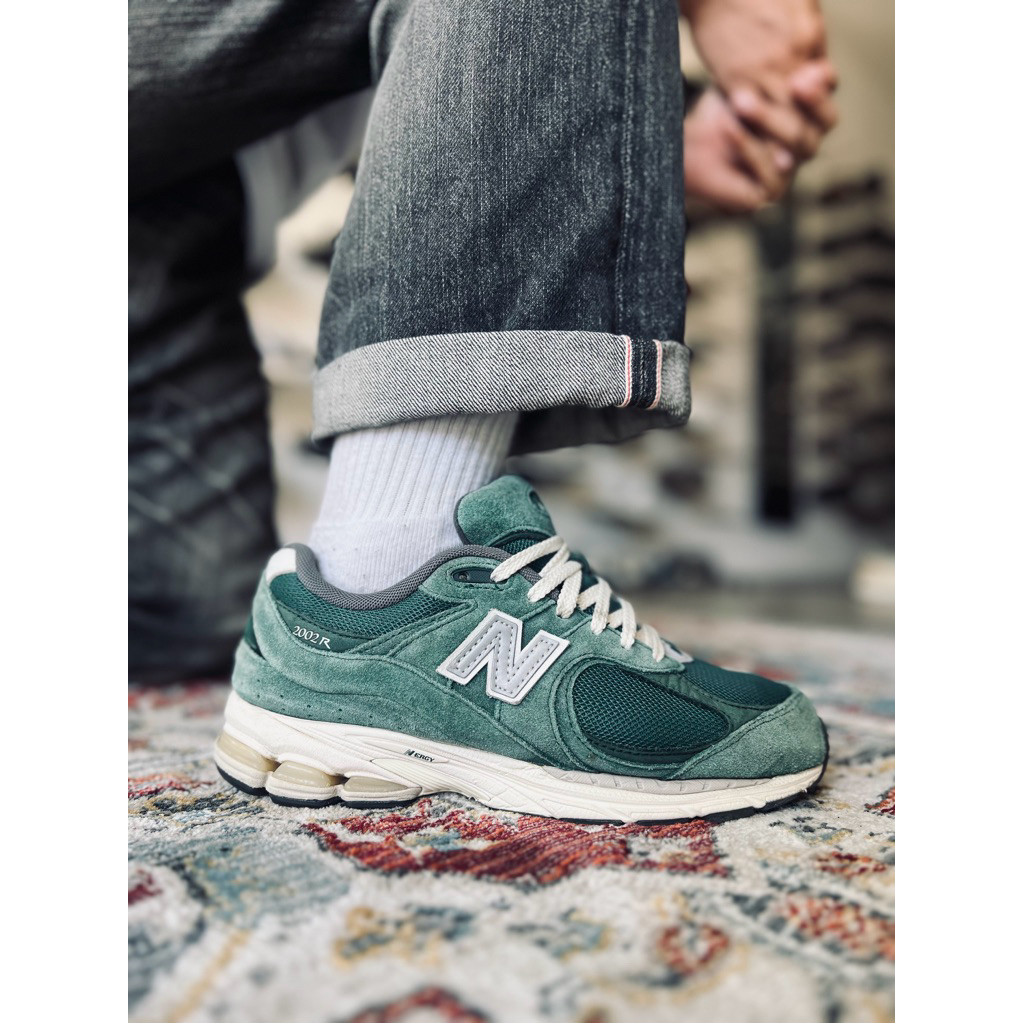 NEW BALANCE 2002R