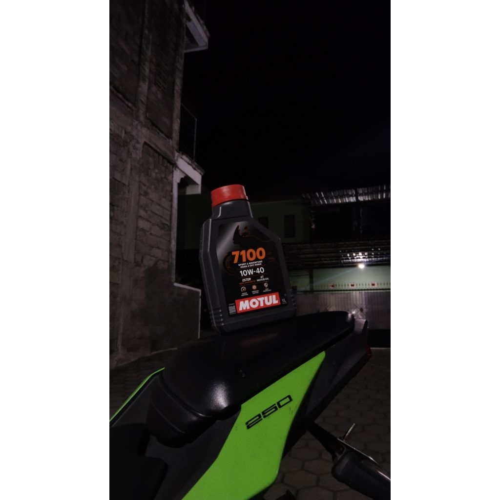 Oli Motul 7100 10W-40 Original dan Murah