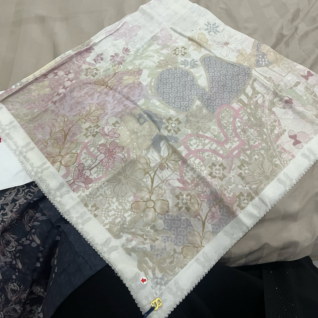 The Dream Park Marshmallow [rare item] - As Is WHS Buttonscarves