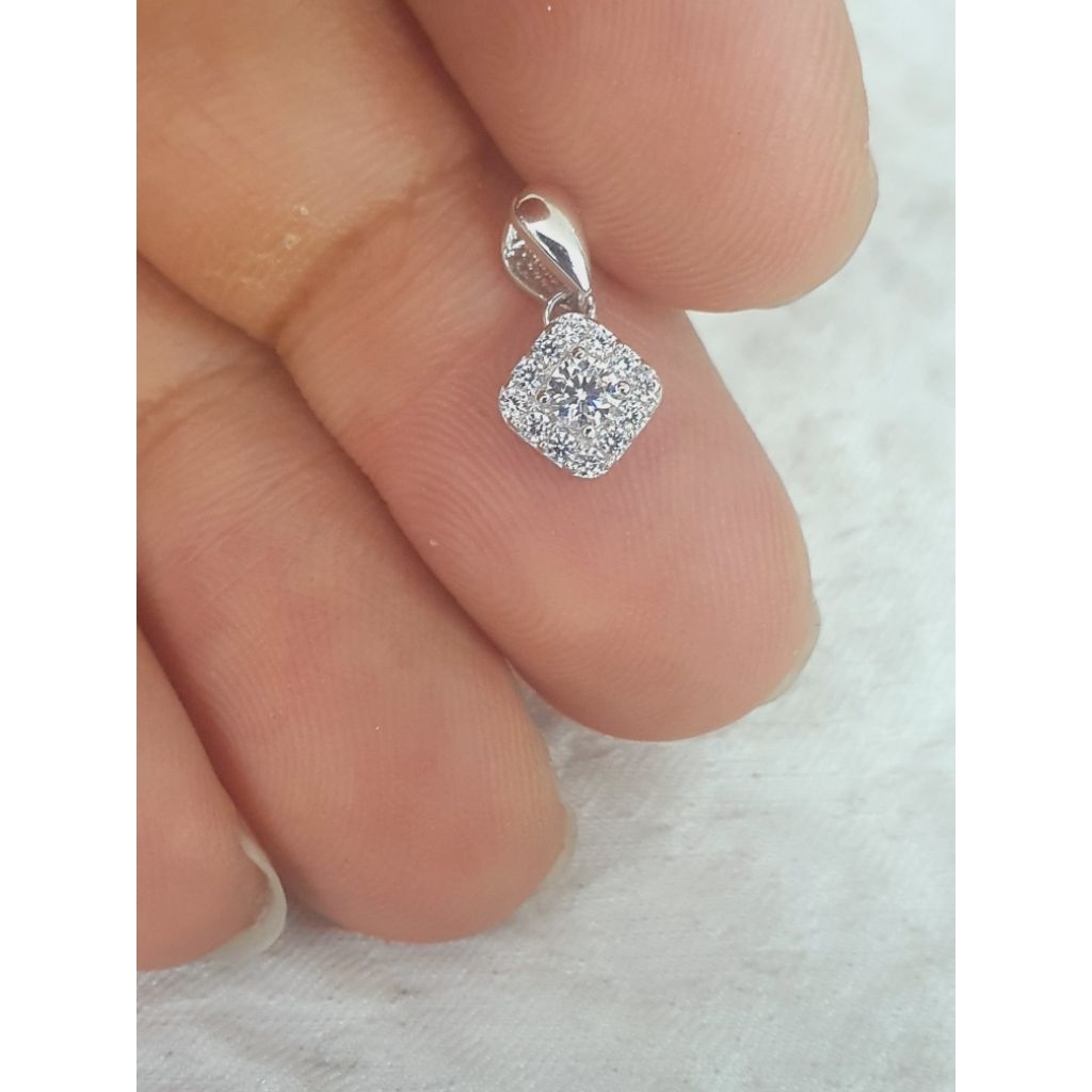 liontin tumpuk tusuk model lady mata biru var emas 75% 750 75 % 17k