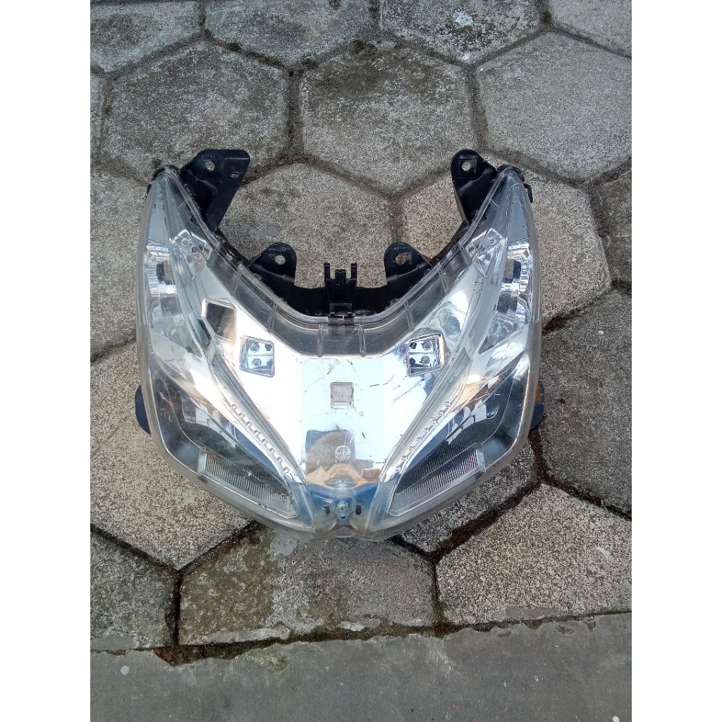 Lampu depan Vario 125 LED original