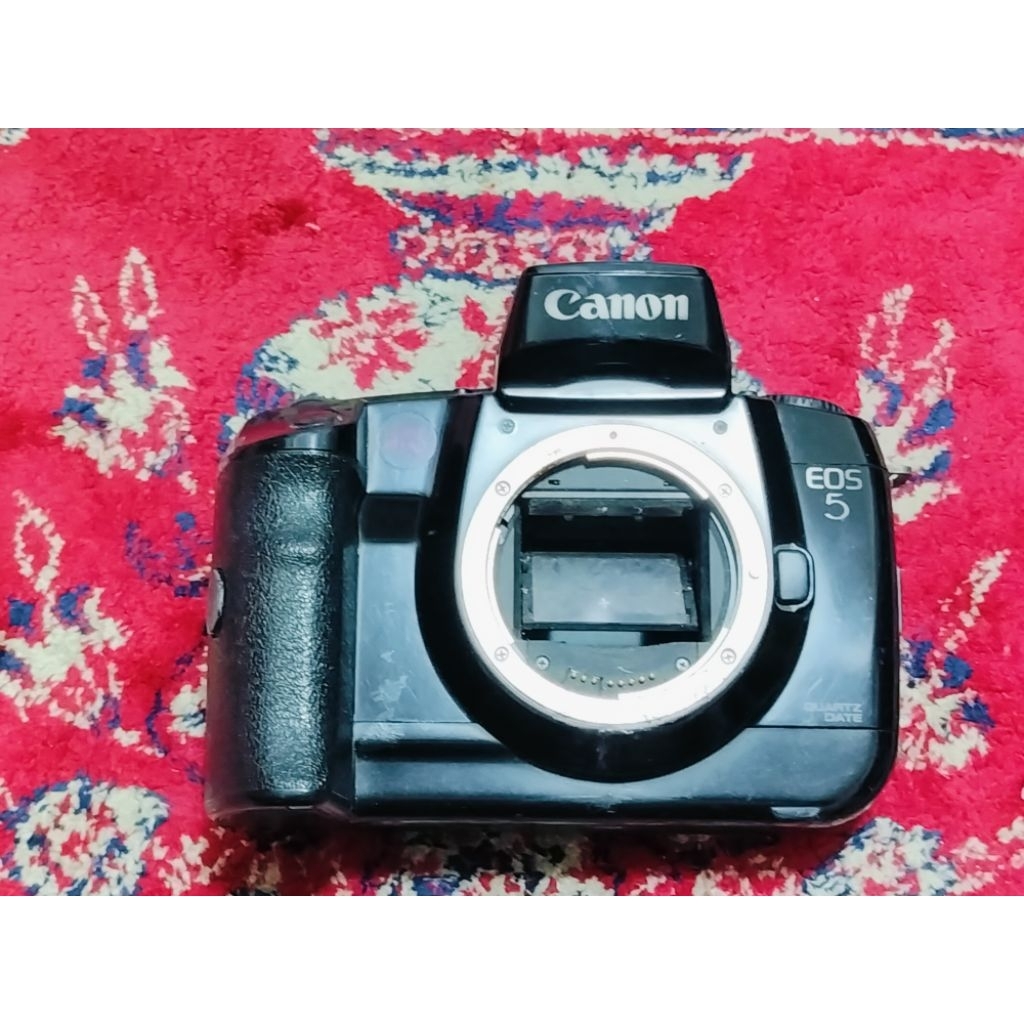 KAMERA ANALOG CANON EOS 5 KONDISI BAHAN /PAJANGAN