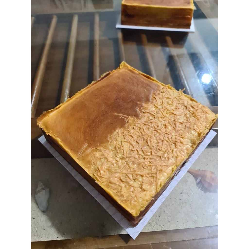 

lapis legit setengah keju setengah original. full butter wisman