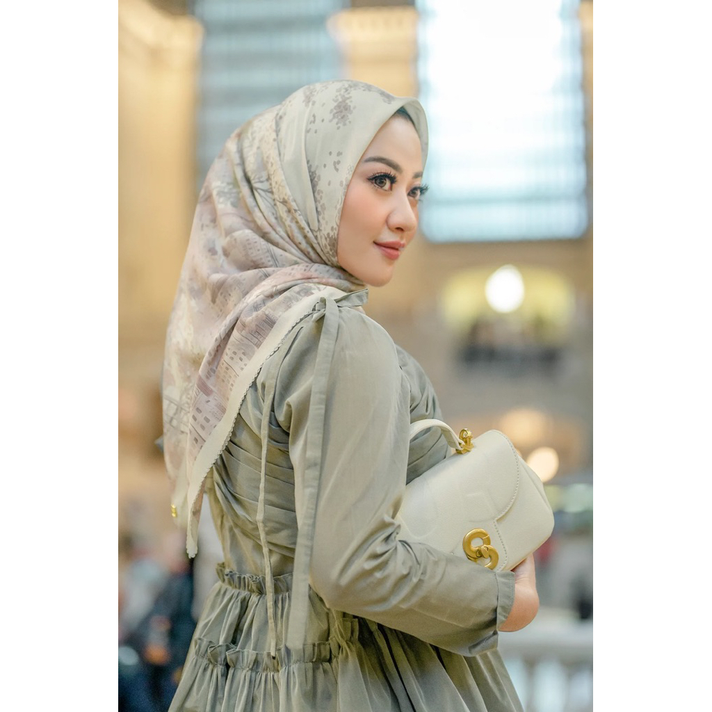 NEW Buttonscarves Hawadi New York 3 Courage Square - Upper West Side