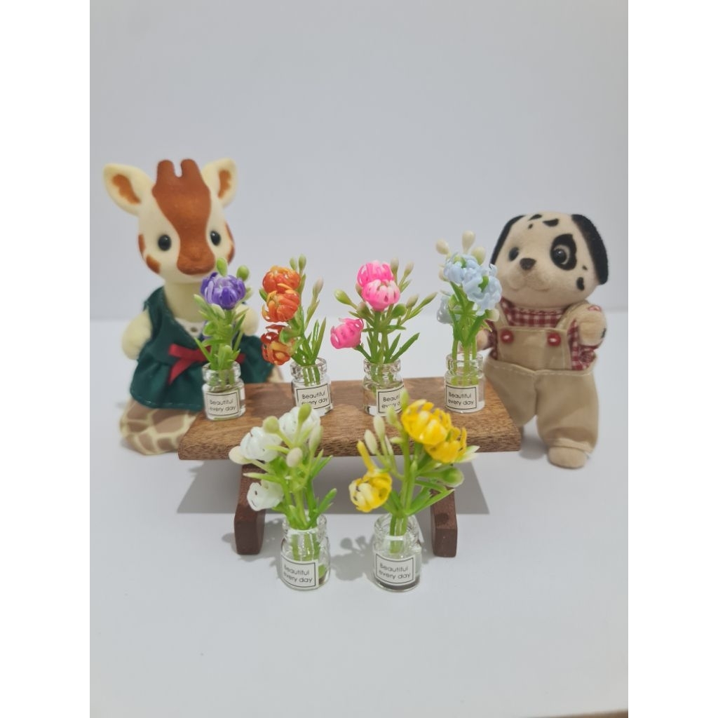 (Harga per biji-random) Miniatur vas bunga untuk hiasan dollhouse / sylvanian / barbie / nendoroid