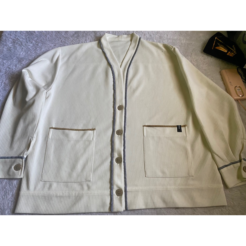 cardigan dizayn official warna putih BW