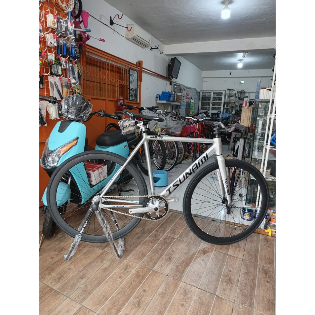 SEPEDA FIXIE TSUNAMI SNM 100 FULL BIKE DOLTRAP SILVER