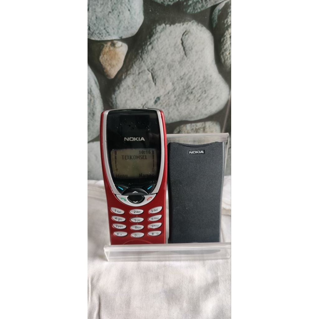 Nokia 8210