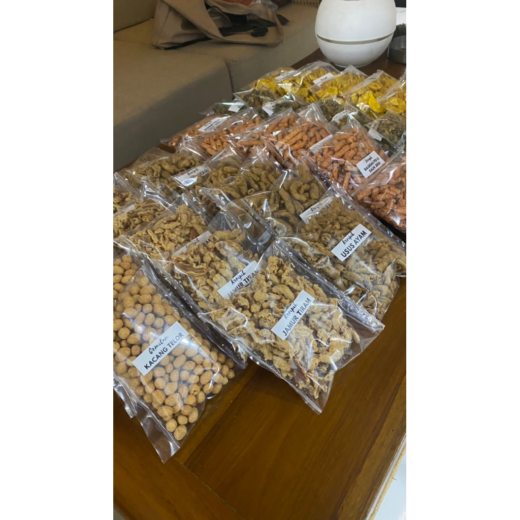 

CEMILAN DAN KERIPIK SERBA 10 ribu… ( pisang, basreng, kacang, bekicot, usus, jamur)