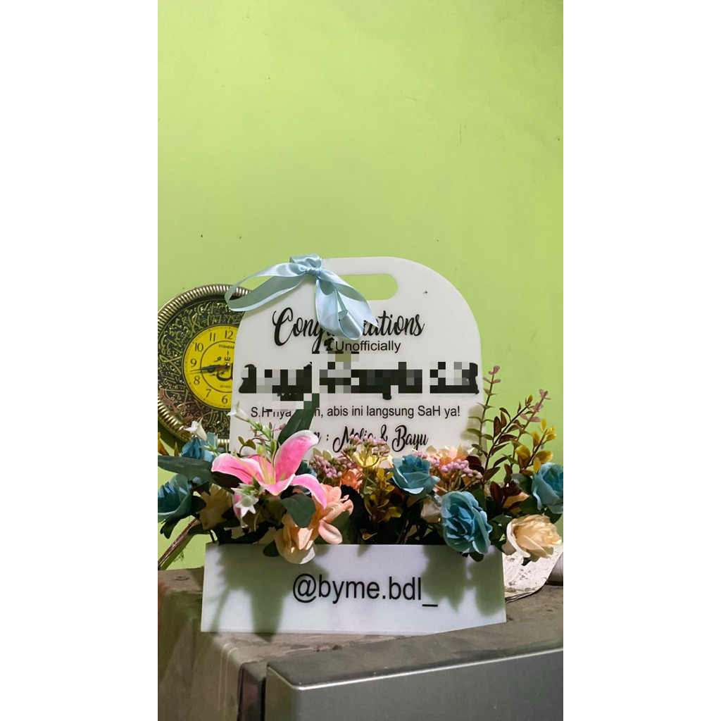 

FLOWER BOX MINI 30 x 20 ( HANYA BOX TANPA BUNGA DLL)