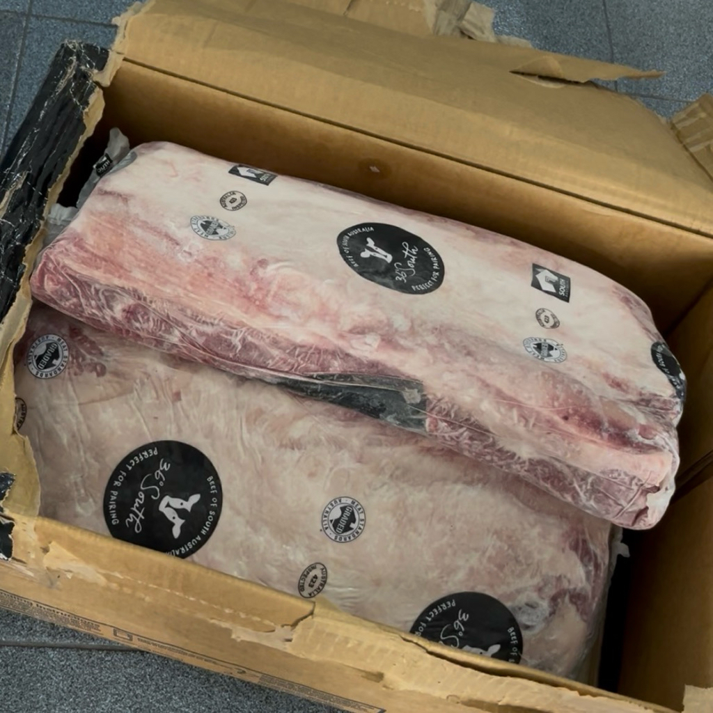 

Striploin Aus MB2+ 36D Black Angus (5-7kg per loaf)