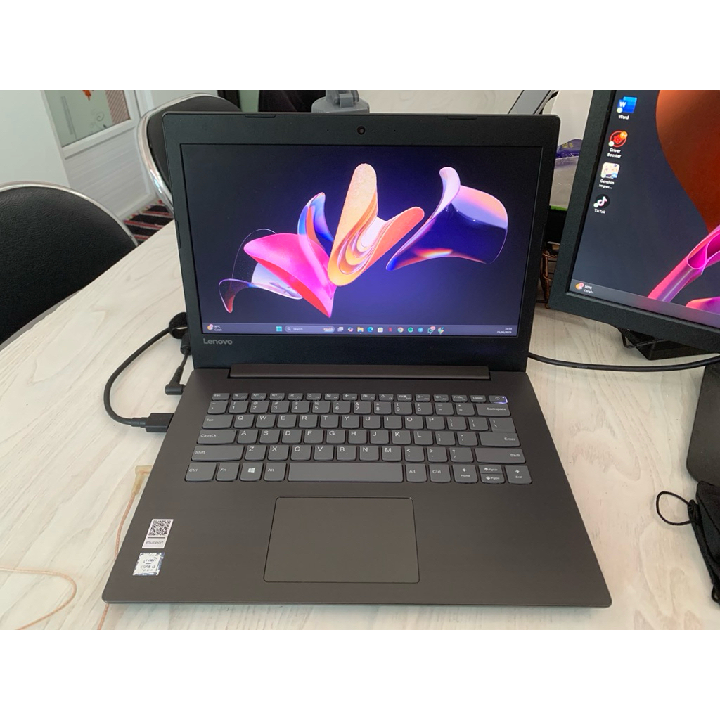 Laptop Lenovo Ideapad 330-14IKB i3 Gen 7 AMD Radeon 530 Bekas