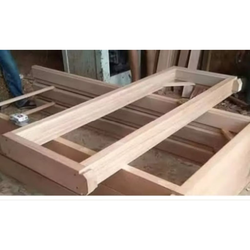 kusen jendela kayu mahoni