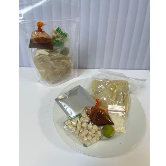 

pangsit ayam tulang rangu chili oil