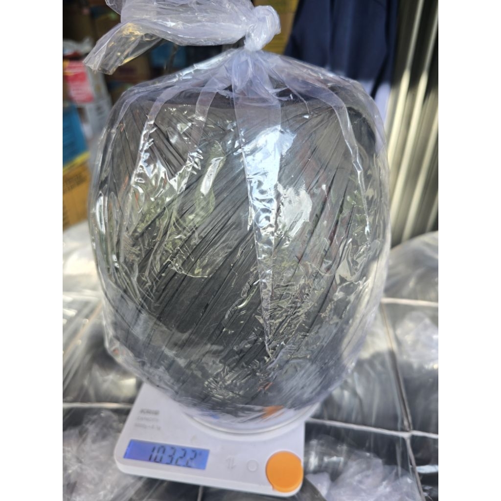 

TALI RAFIA HITAM 1KG REAL TEBAL