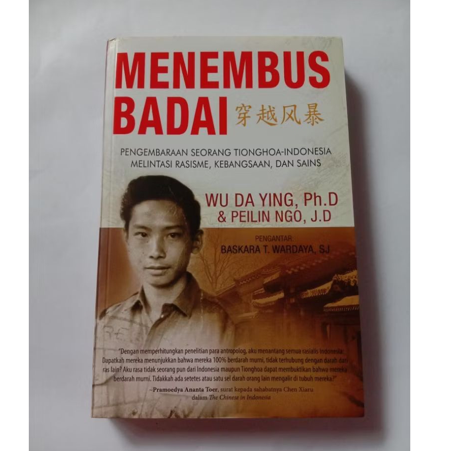 BUKU BIOGRAFI MENEMBUS BADAI PENGEMBARAAN SEORANG TIONGHOA-INDONESIA MELINTASI RASISME,KEBANGSAAN DA