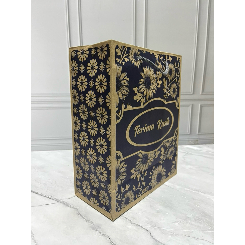 

(1 Lusin = 12 Pcs) Paperbag R6 uk. 20x25 cm / Paperbag hajatan / Paperbag souvenir / Goodie bag