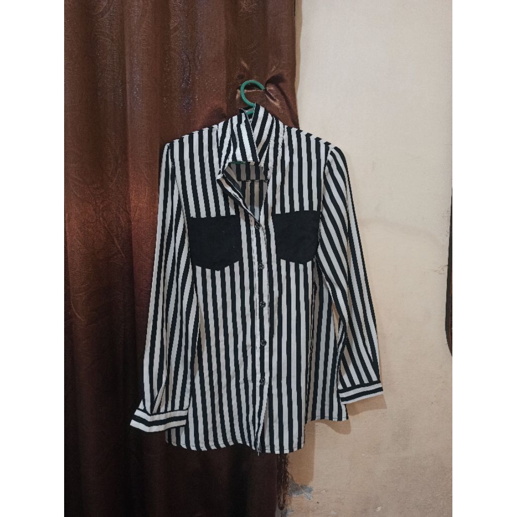 kemeja wanita garis garis