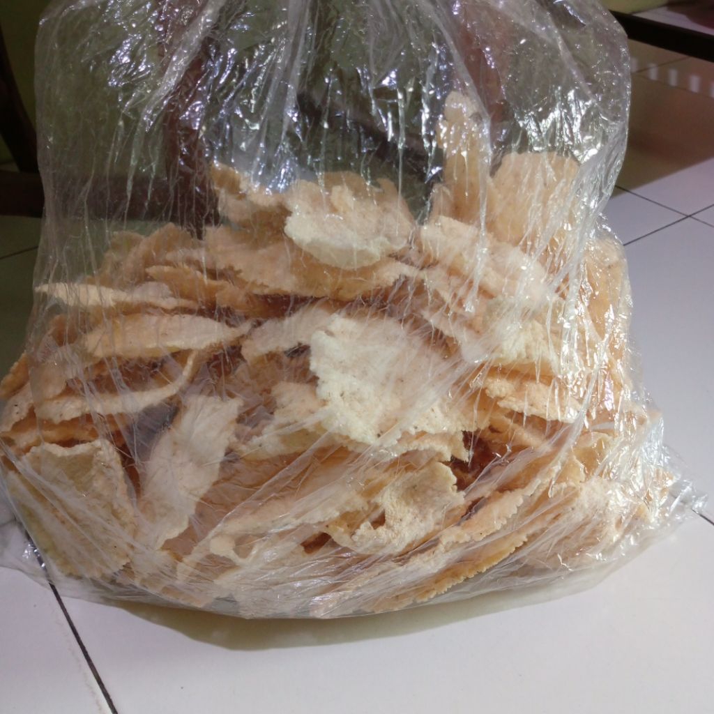 

KERUPUK GENDAR KHAS CILACAP TANPA PENGAWET ATAU BORAKS