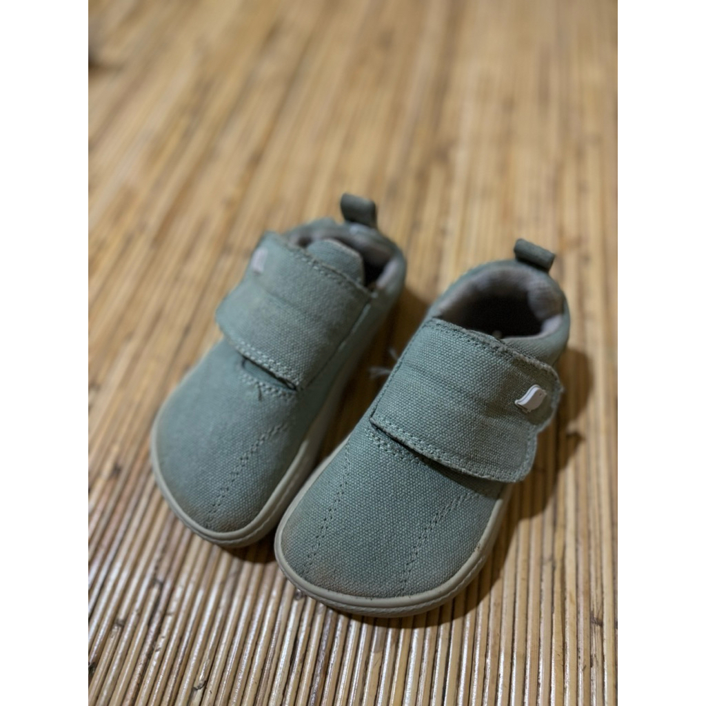 PYOPP - Badii Barefoot Sneakers -  Mistletoe On Beige size 24 preloved second