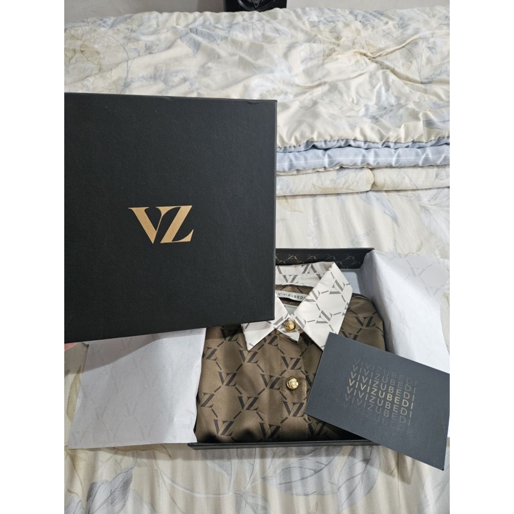 NBU VZ monogram two tone shirt