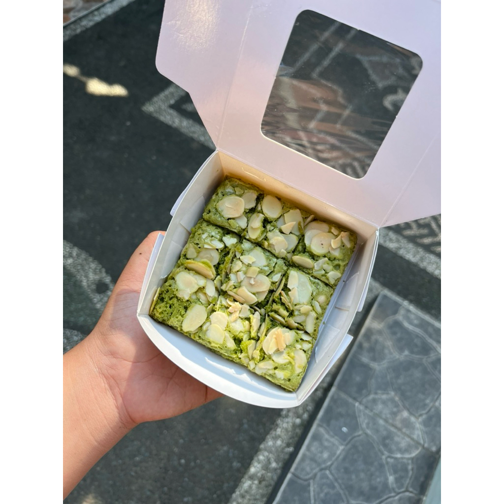 

Fudgy Brownies mini size 10x10 cm